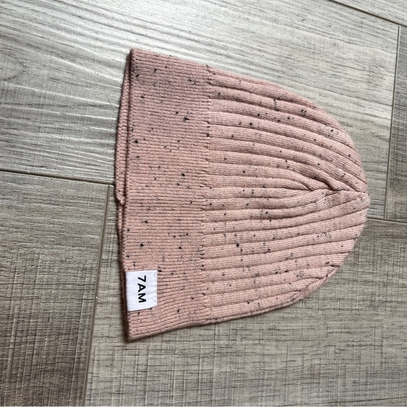 7 AM Grey Short Sleeve Top, Biker Shorts & Hat Set - Cozy Ribbed Knit 9-12 month - Picture 9 of 12